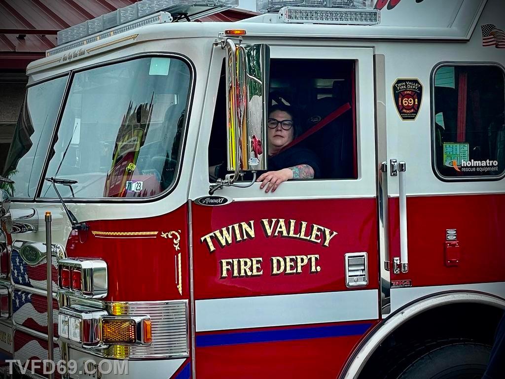 FF McGlauflin (Driver) and Chief Engineer Weiler (Officer seat)